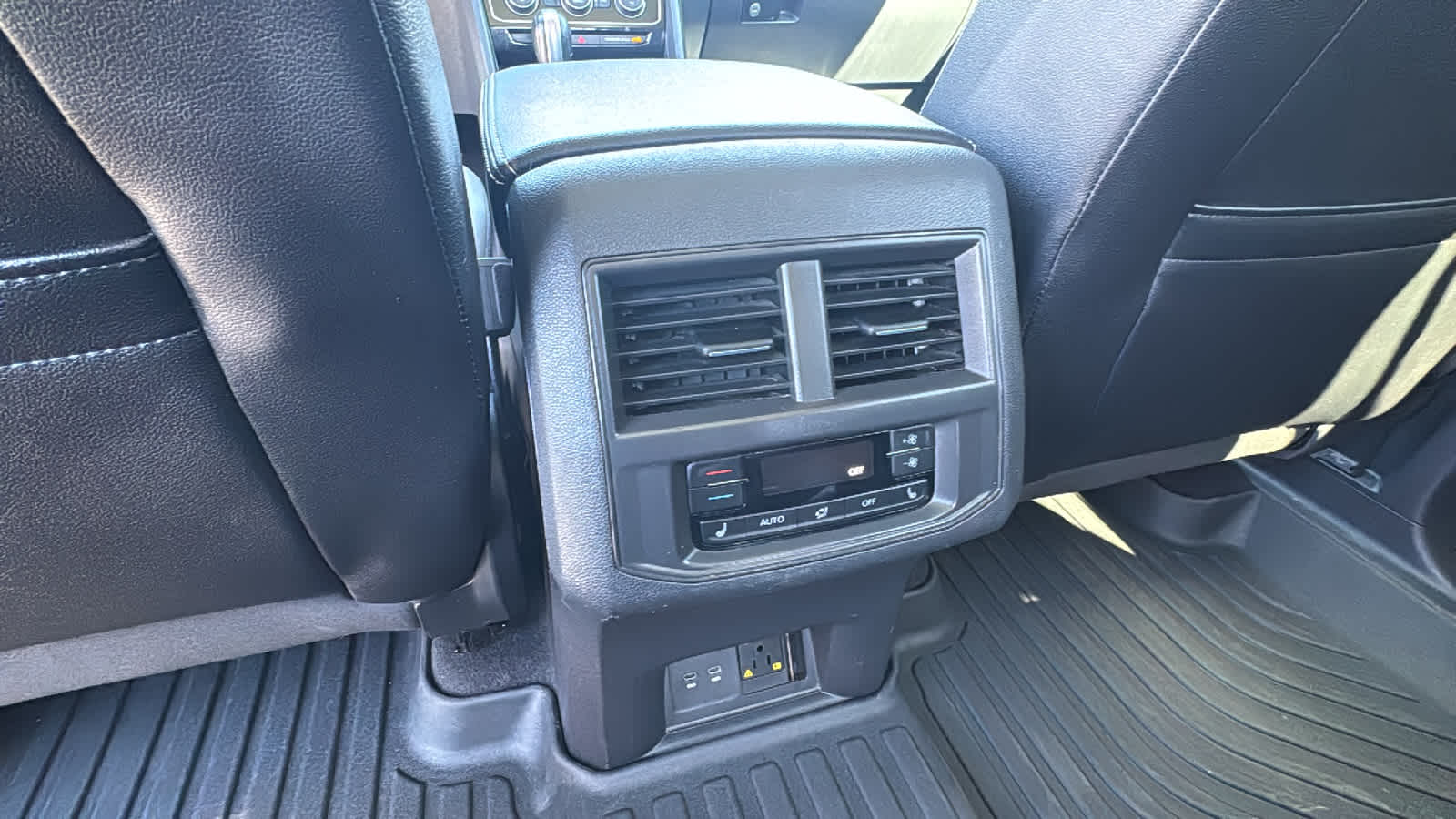 Thumbnail: 2021 Volkswagen Atlas - 25