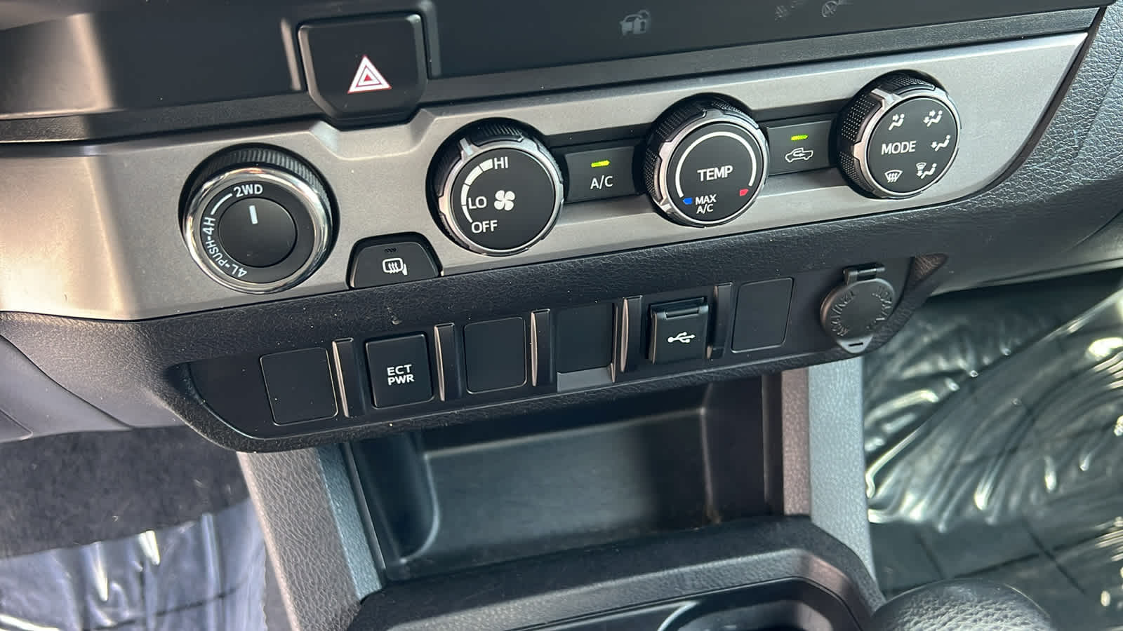 Thumbnail: 2022 Toyota Tacoma - 14