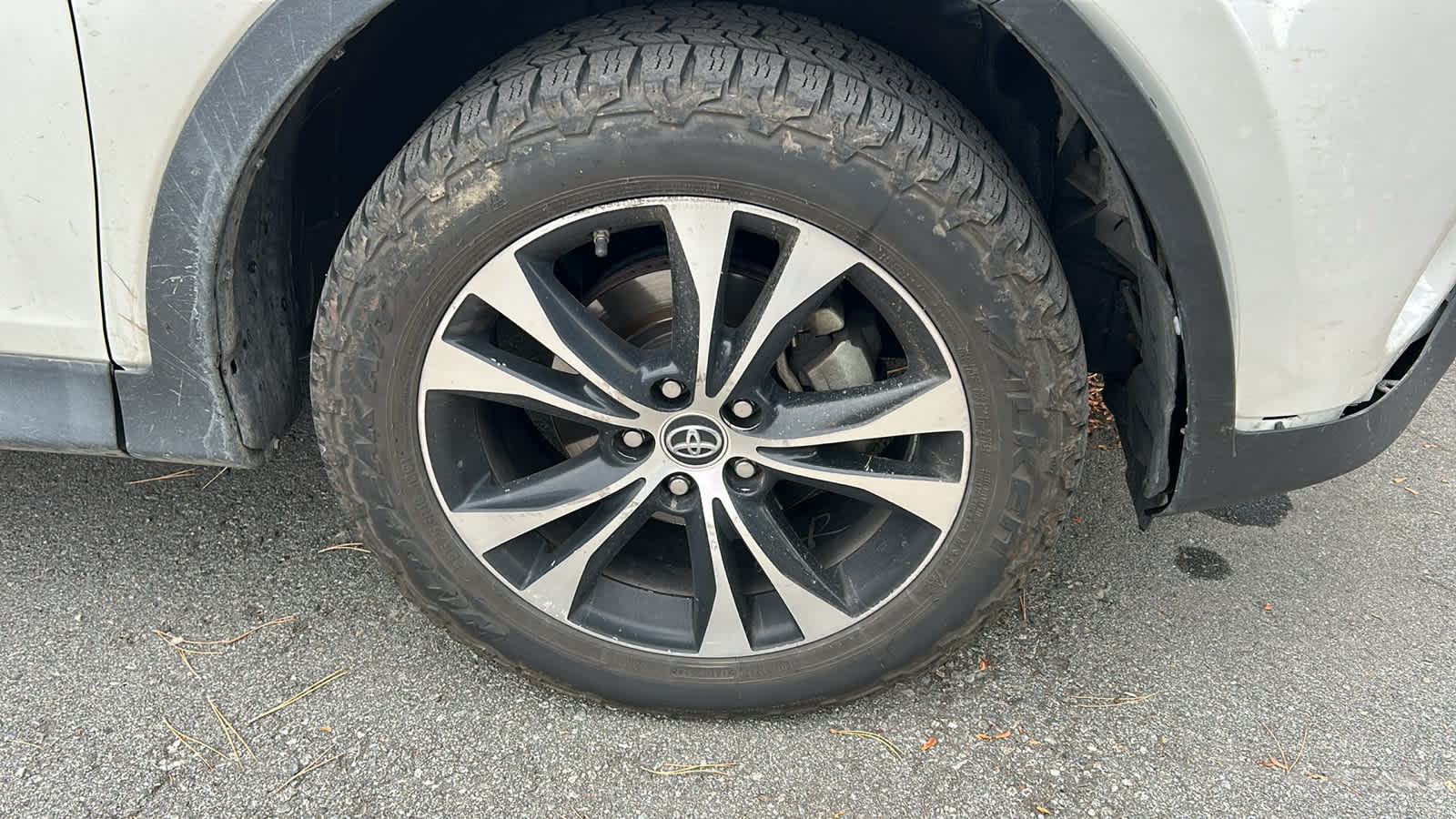 Thumbnail: 2015 Toyota RAV4 - 3
