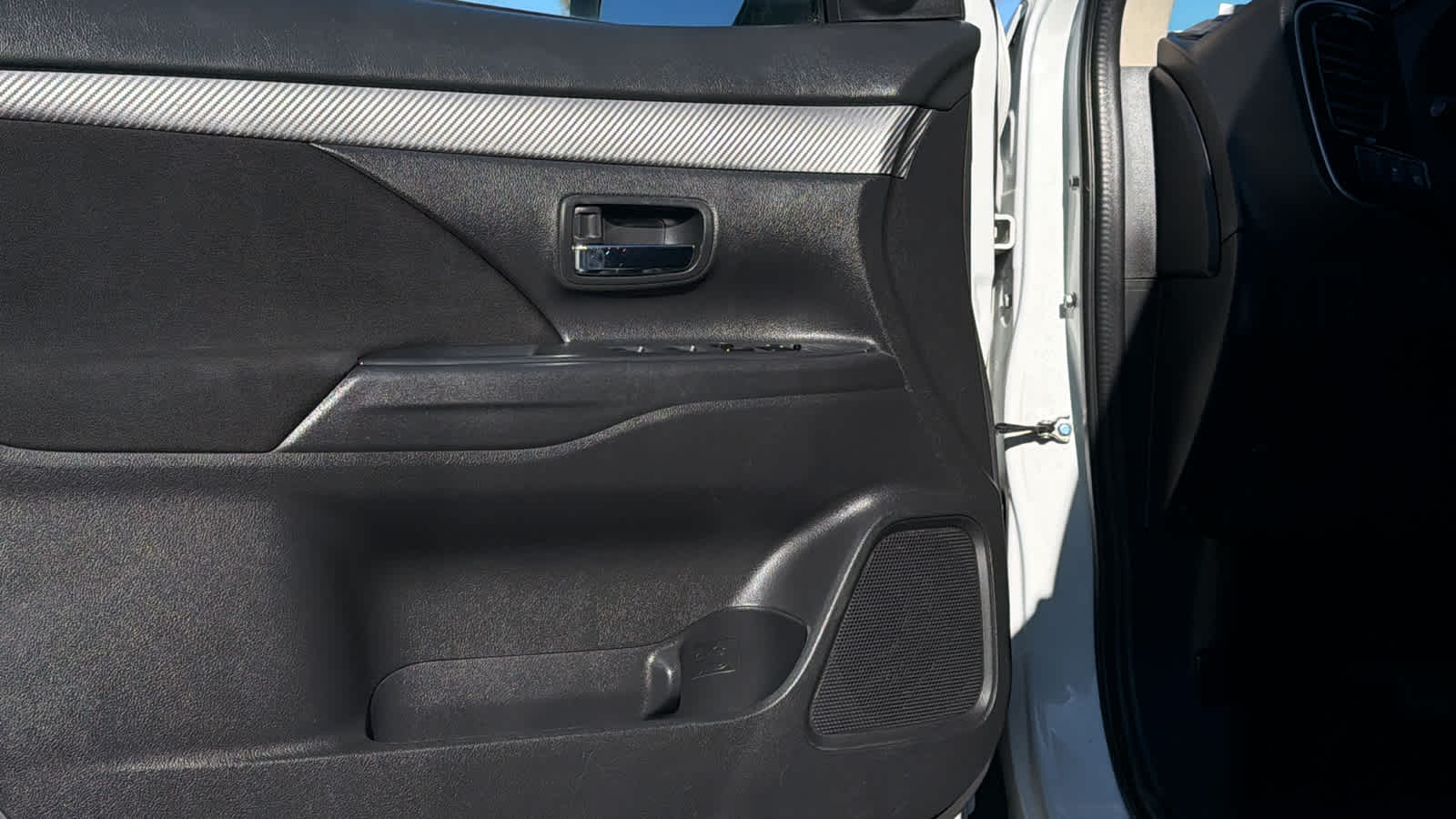 Thumbnail: 2018 Mitsubishi Outlander - 23