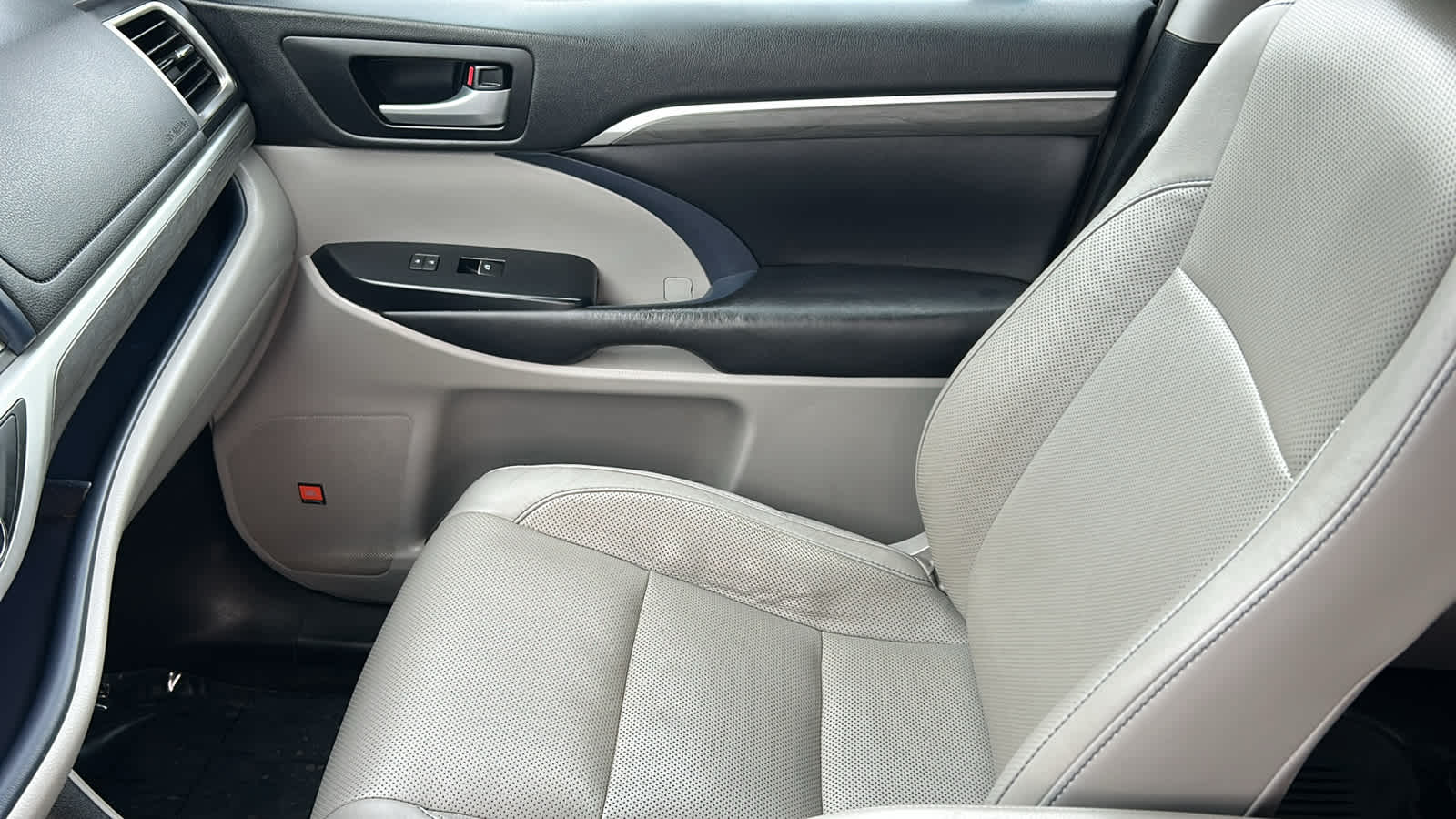 Thumbnail: 2018 Toyota Highlander - 12