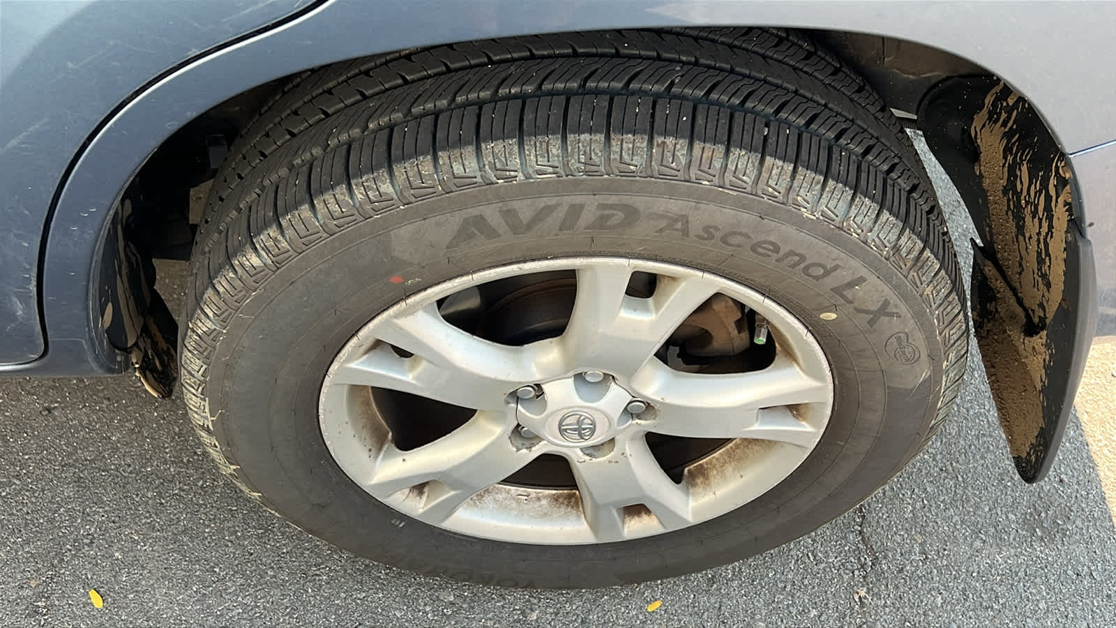 Thumbnail: 2011 Toyota RAV4 - 17