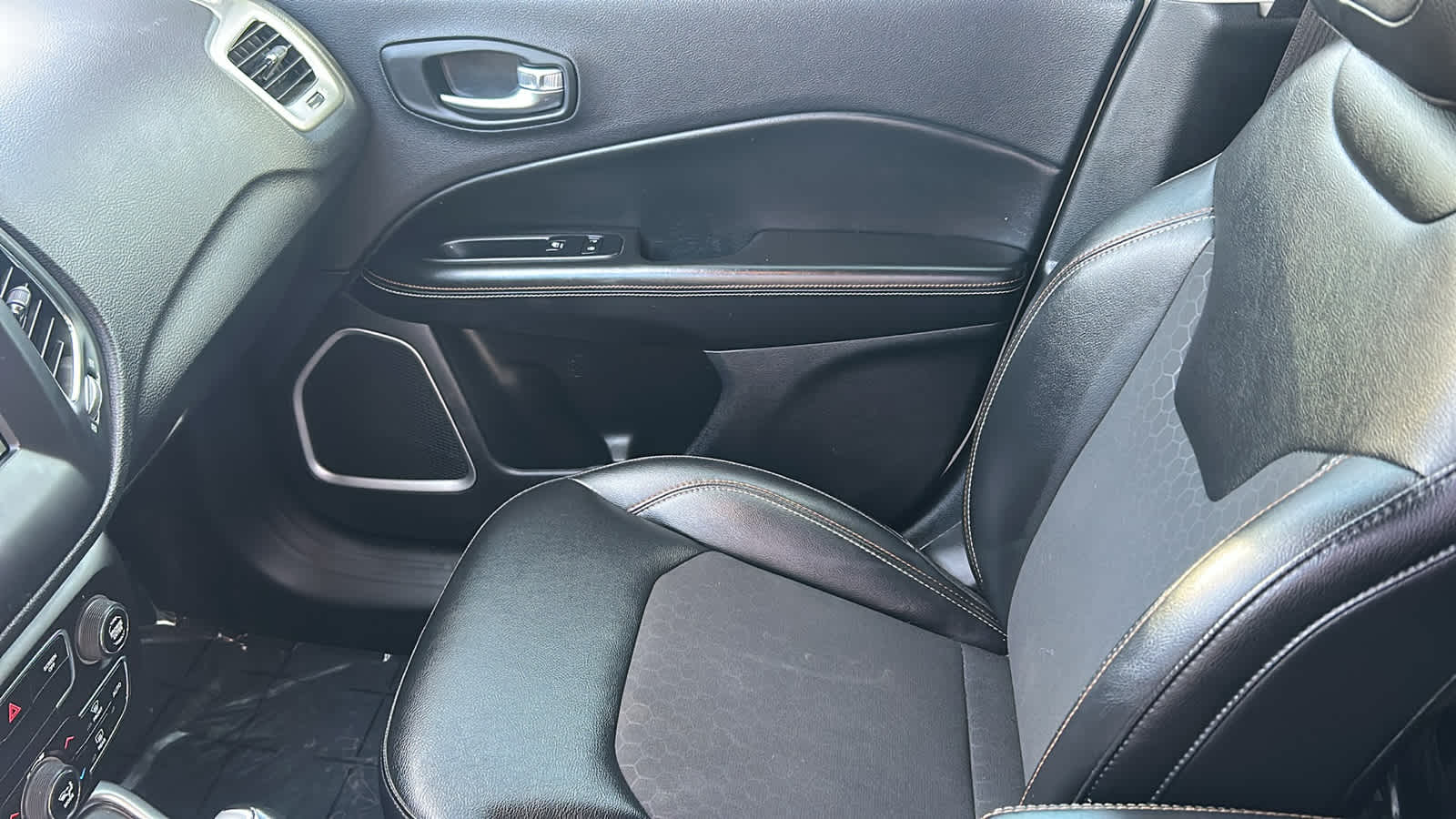 Thumbnail: 2019 Jeep Compass - 12