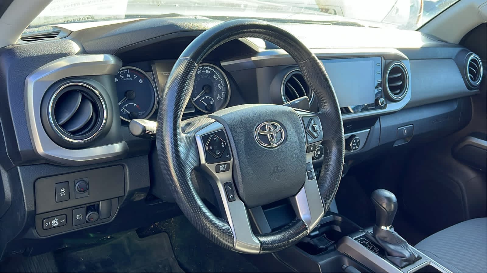 Thumbnail: 2020 Toyota Tacoma - 10