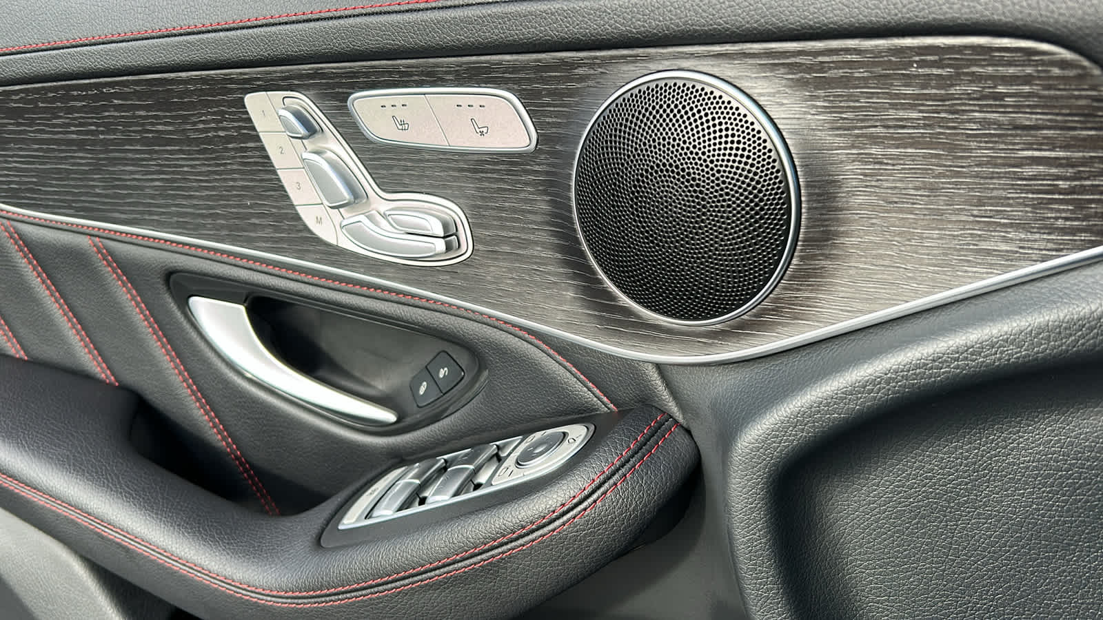 Thumbnail: 2022 Mercedes-Benz GLC - 22