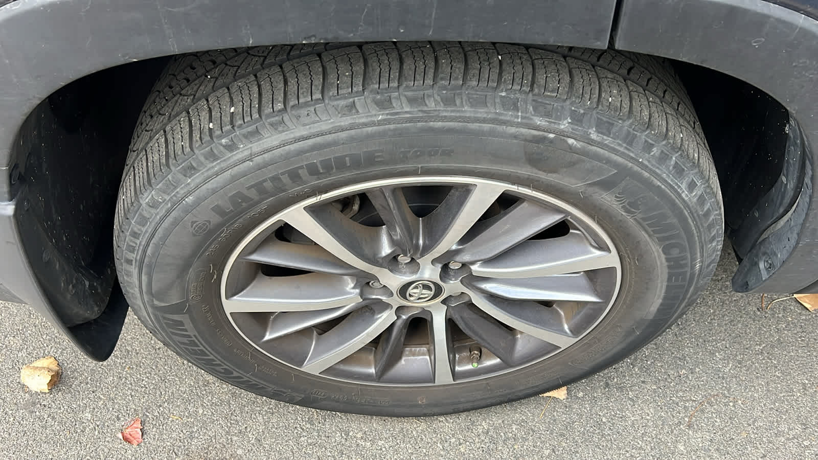 Thumbnail: 2019 Toyota Highlander - 19