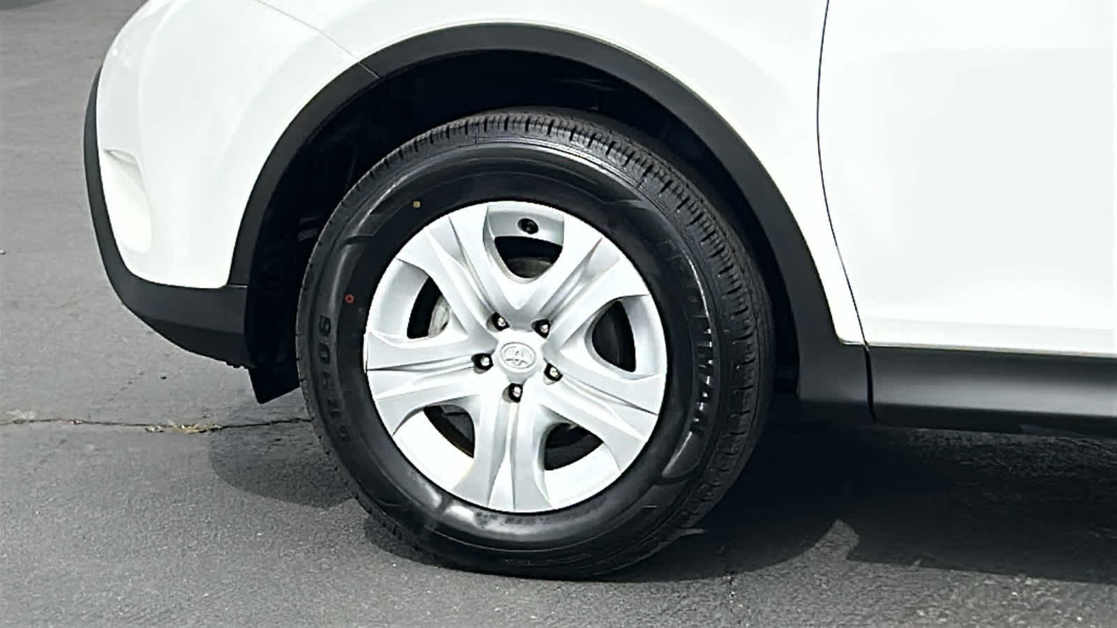 Thumbnail: 2014 Toyota RAV4 - 9
