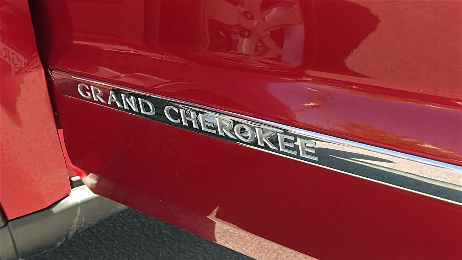 Thumbnail: 2011 Jeep Grand Cherokee - 28