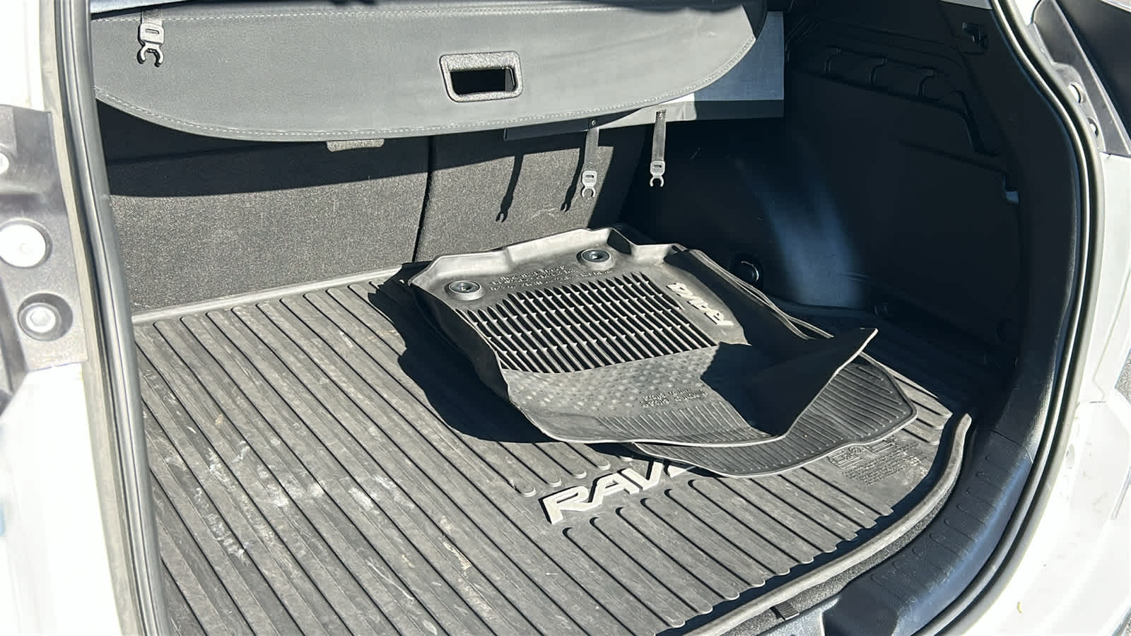 Thumbnail: 2017 Toyota RAV4 - 26