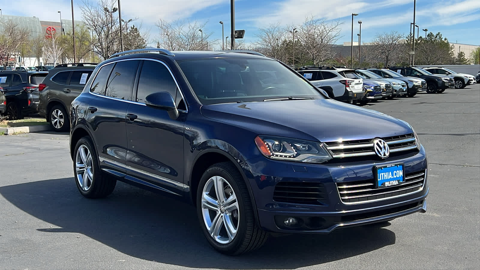 Thumbnail: 2014 Volkswagen Touareg - 3