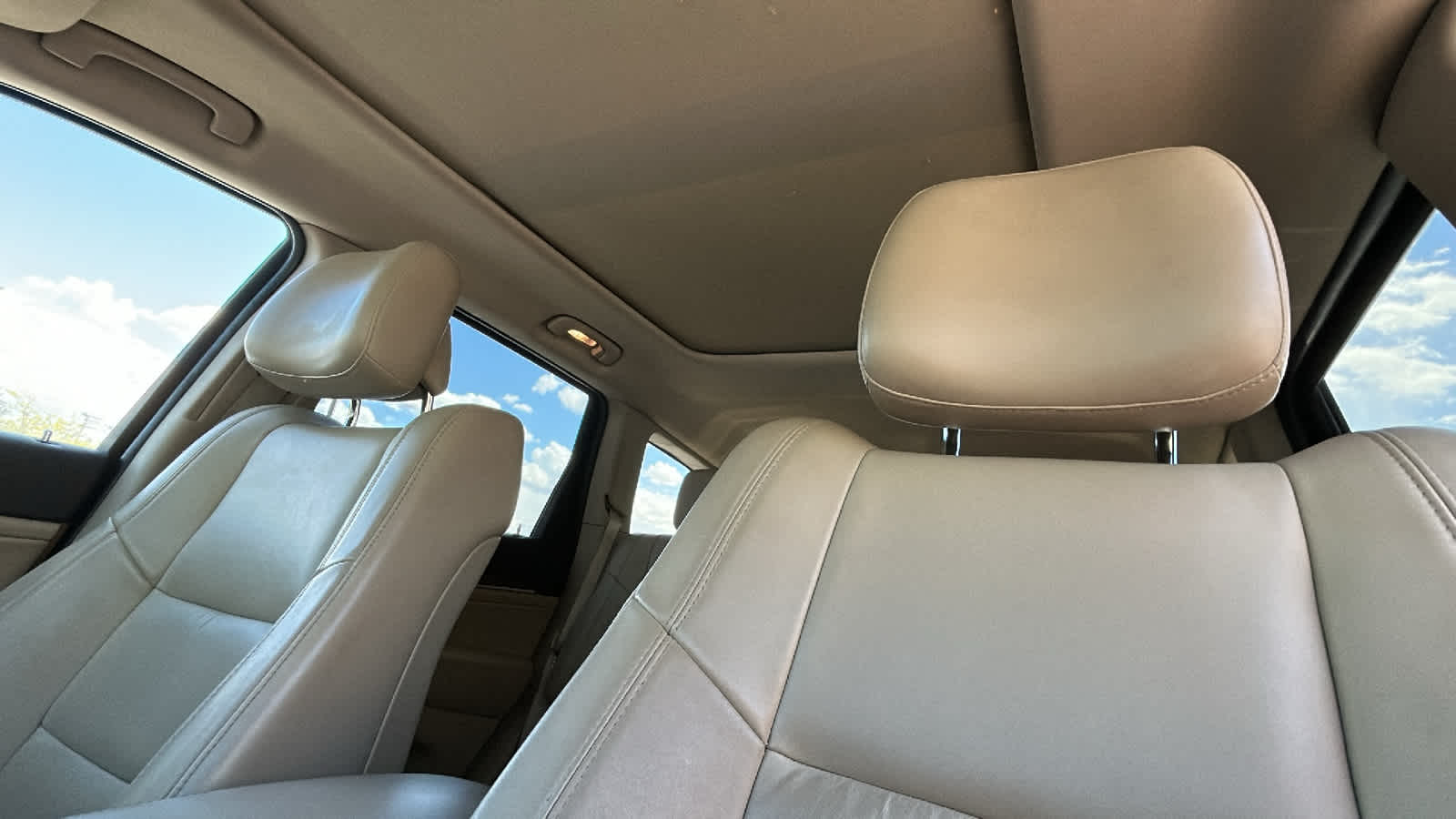 Thumbnail: 2011 Jeep Grand Cherokee - 11