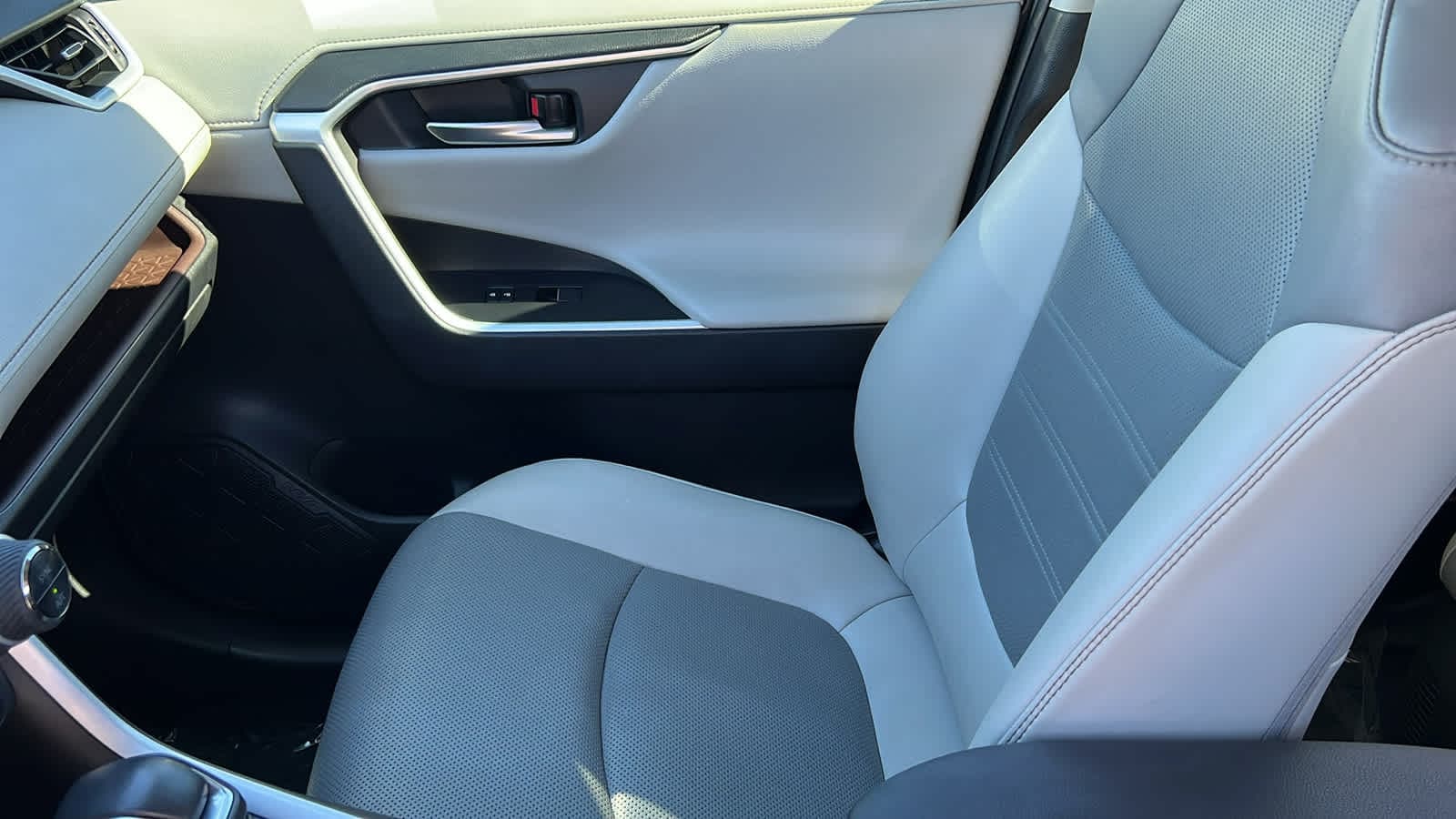 Thumbnail: 2021 Toyota RAV4 - 12