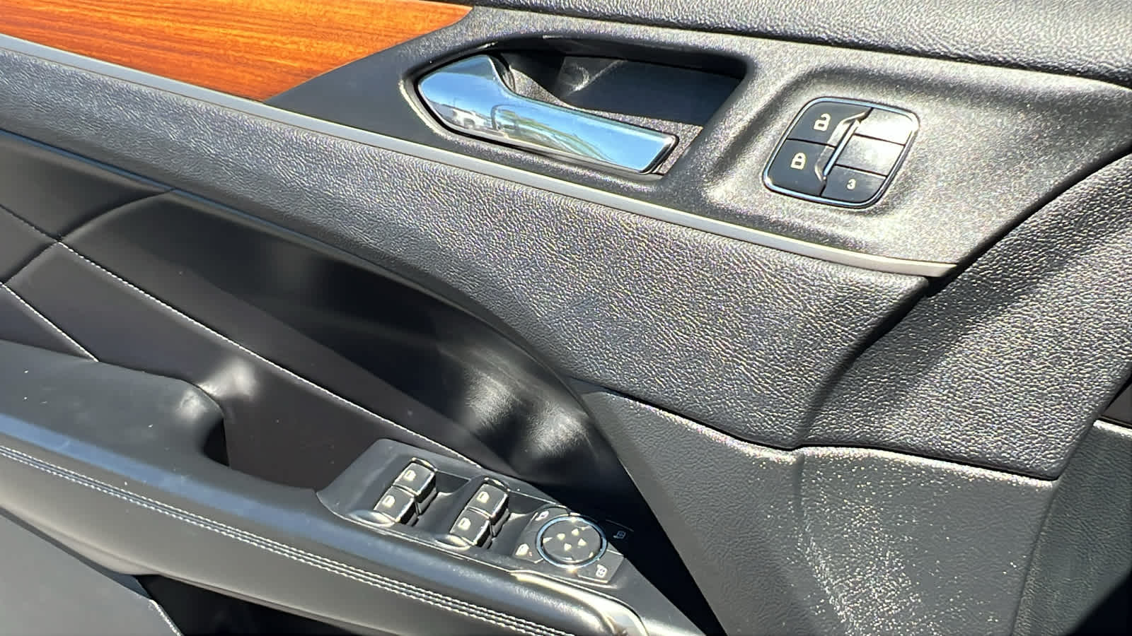 Thumbnail: 2017 Lincoln MKC - 22