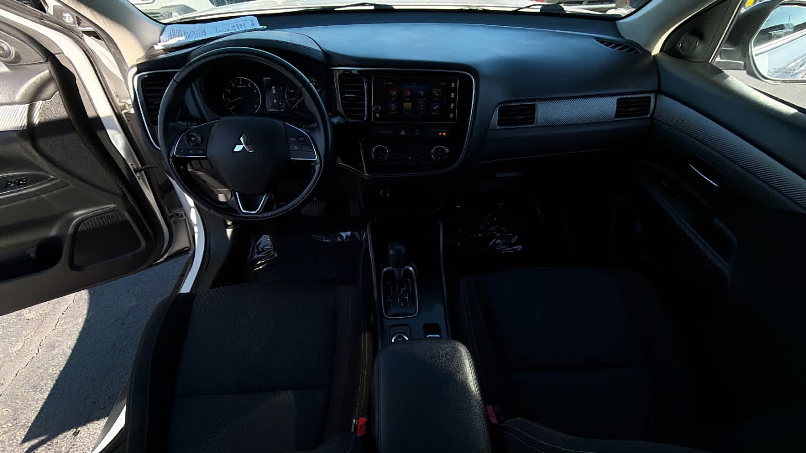 Thumbnail: 2018 Mitsubishi Outlander - 26