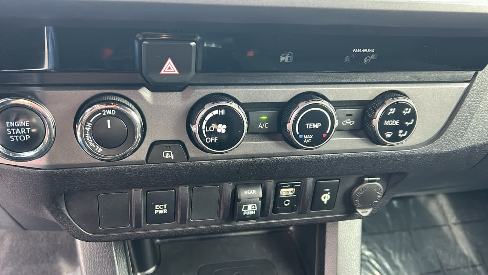 Thumbnail: 2018 Toyota Tacoma - 14