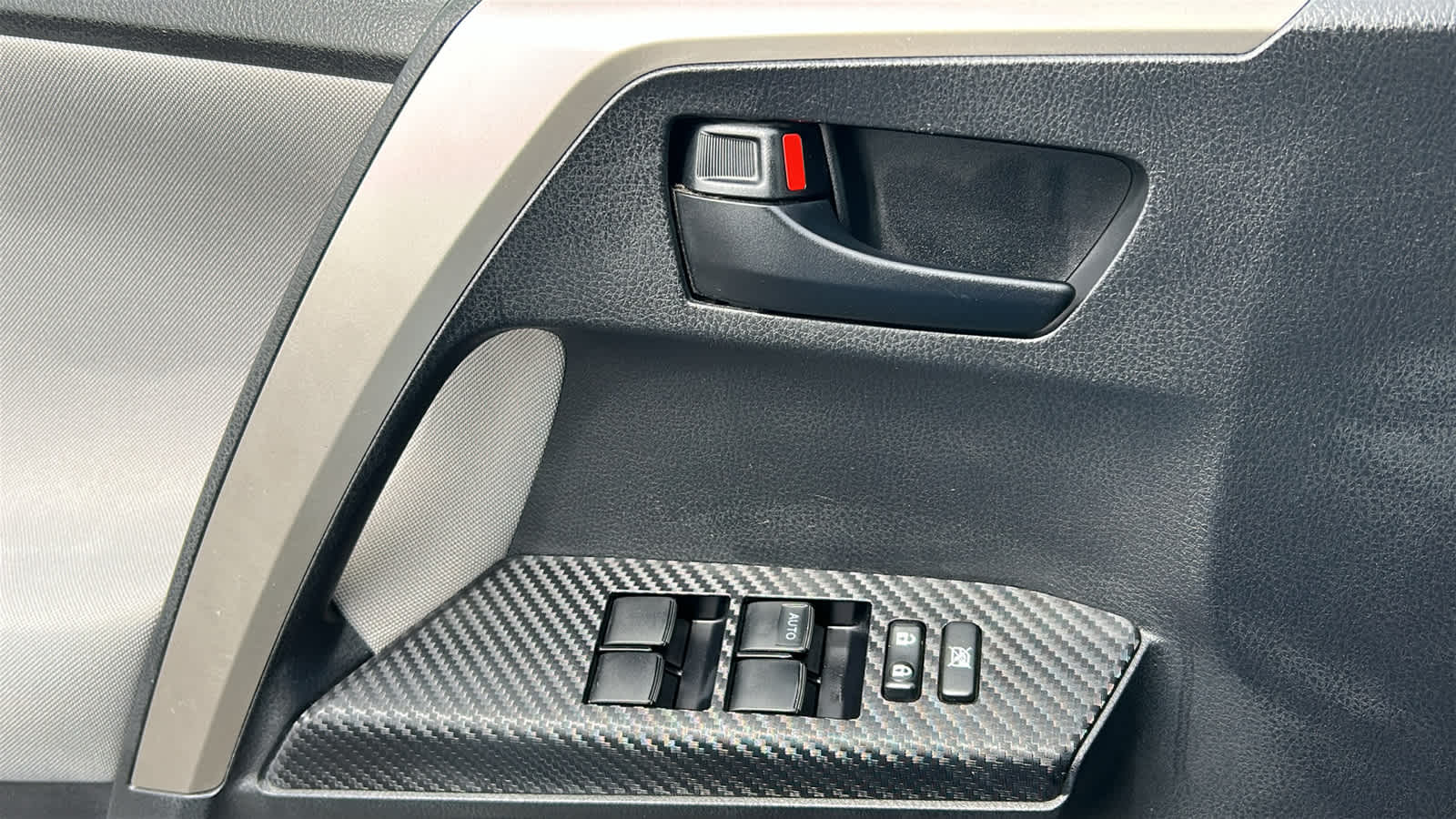 Thumbnail: 2014 Toyota RAV4 - 22