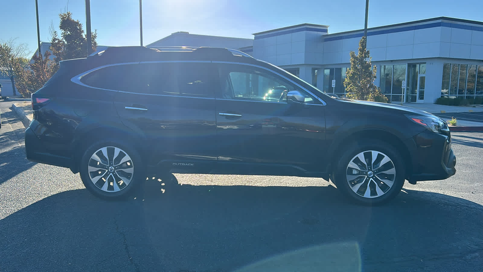 2023 Subaru Outback Touring photo 4