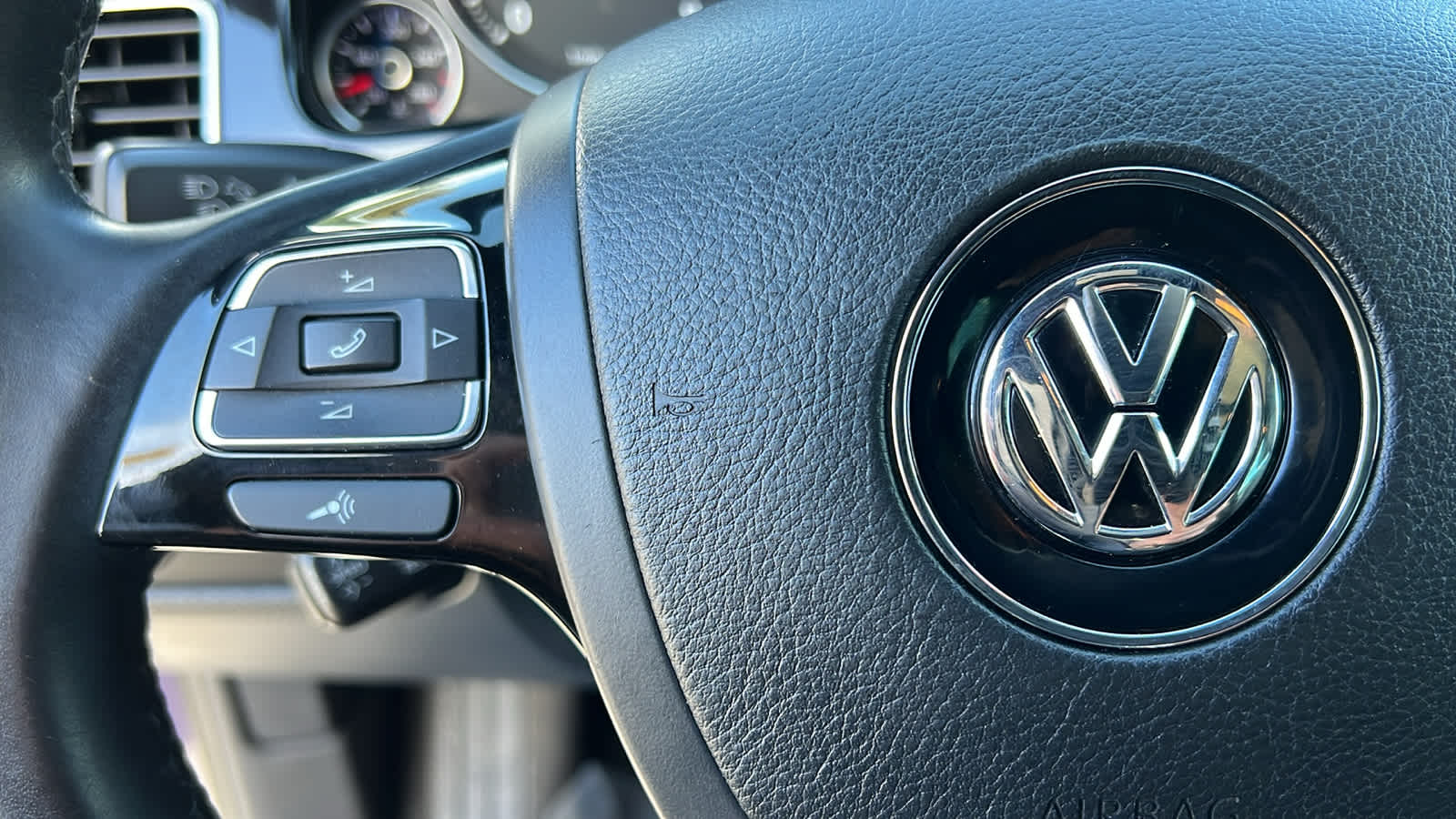 Thumbnail: 2014 Volkswagen Touareg - 19