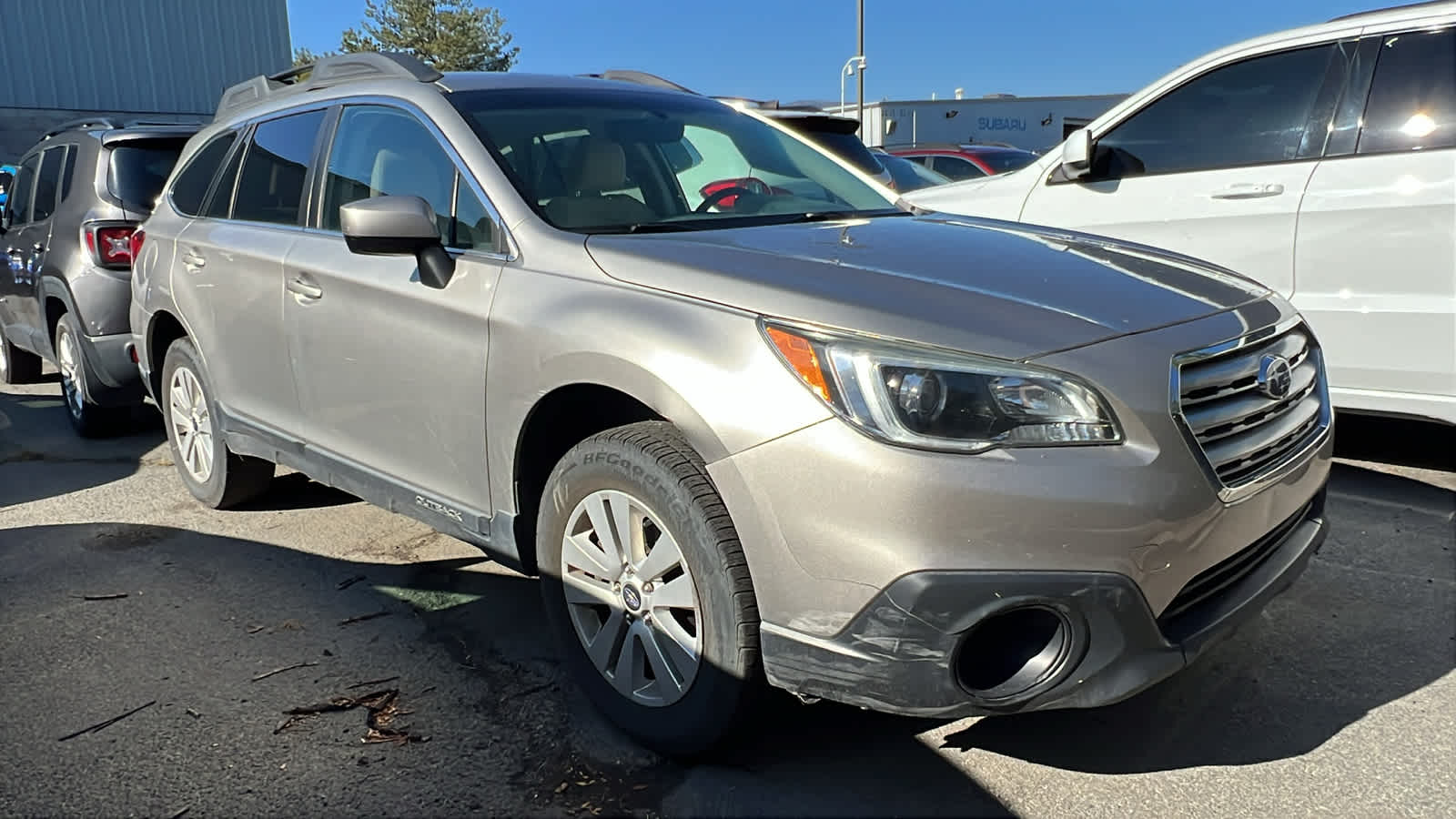 2017 Subaru Outback 2.5i Premium photo 4
