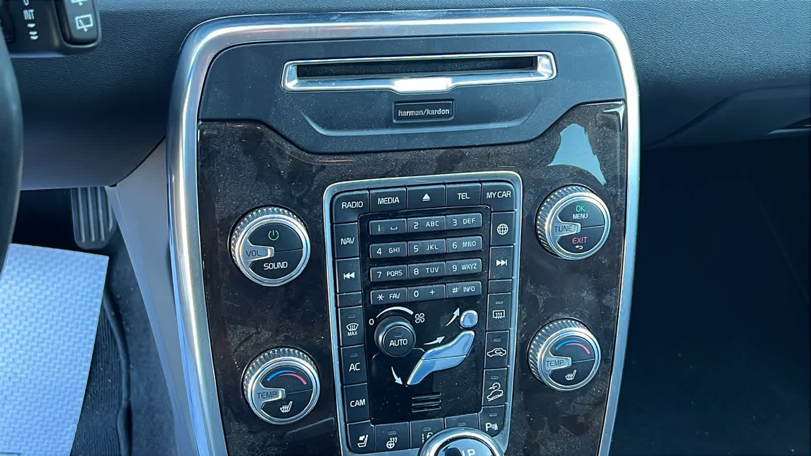 Thumbnail: 2016 Volvo XC70 - 11