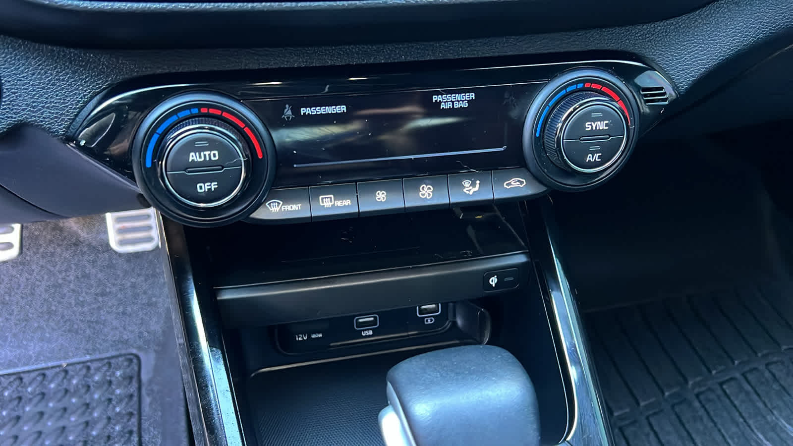 Thumbnail: 2023 Kia Forte - 9