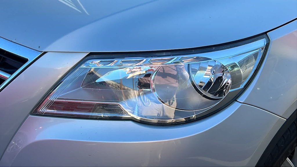 Used 2011 Volkswagen Tiguan SE SUV