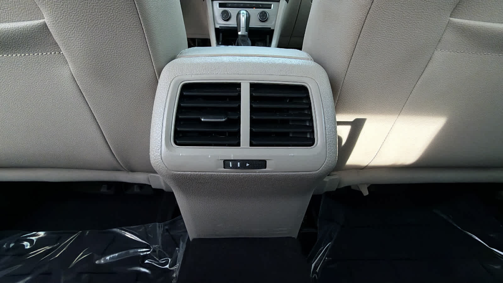 Thumbnail: 2017 Volkswagen Golf - 25