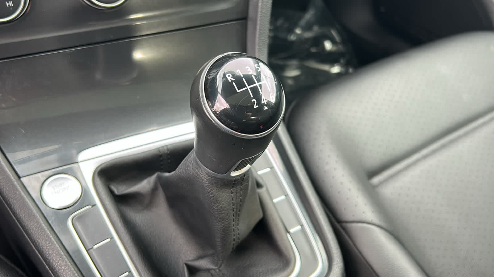 Thumbnail: 2020 Volkswagen Golf - 13