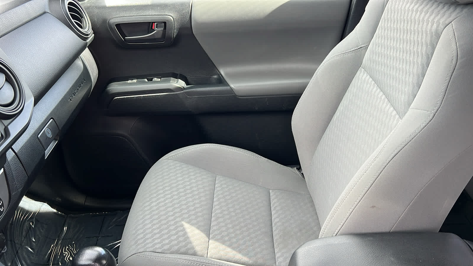 Thumbnail: 2022 Toyota Tacoma - 12