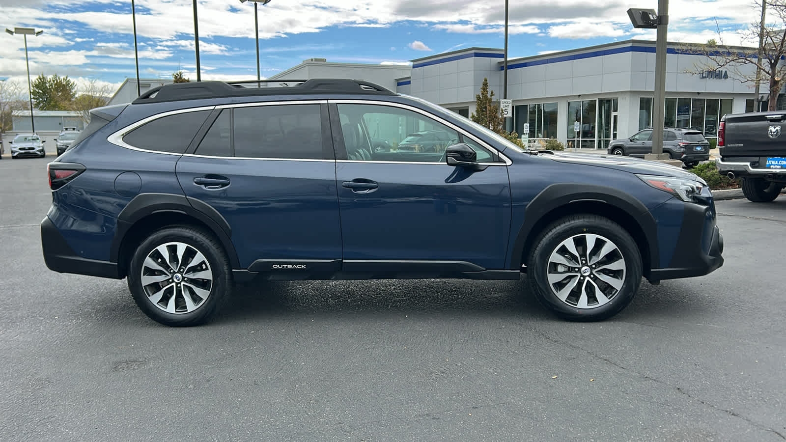2023 Subaru Outback Limited photo 3