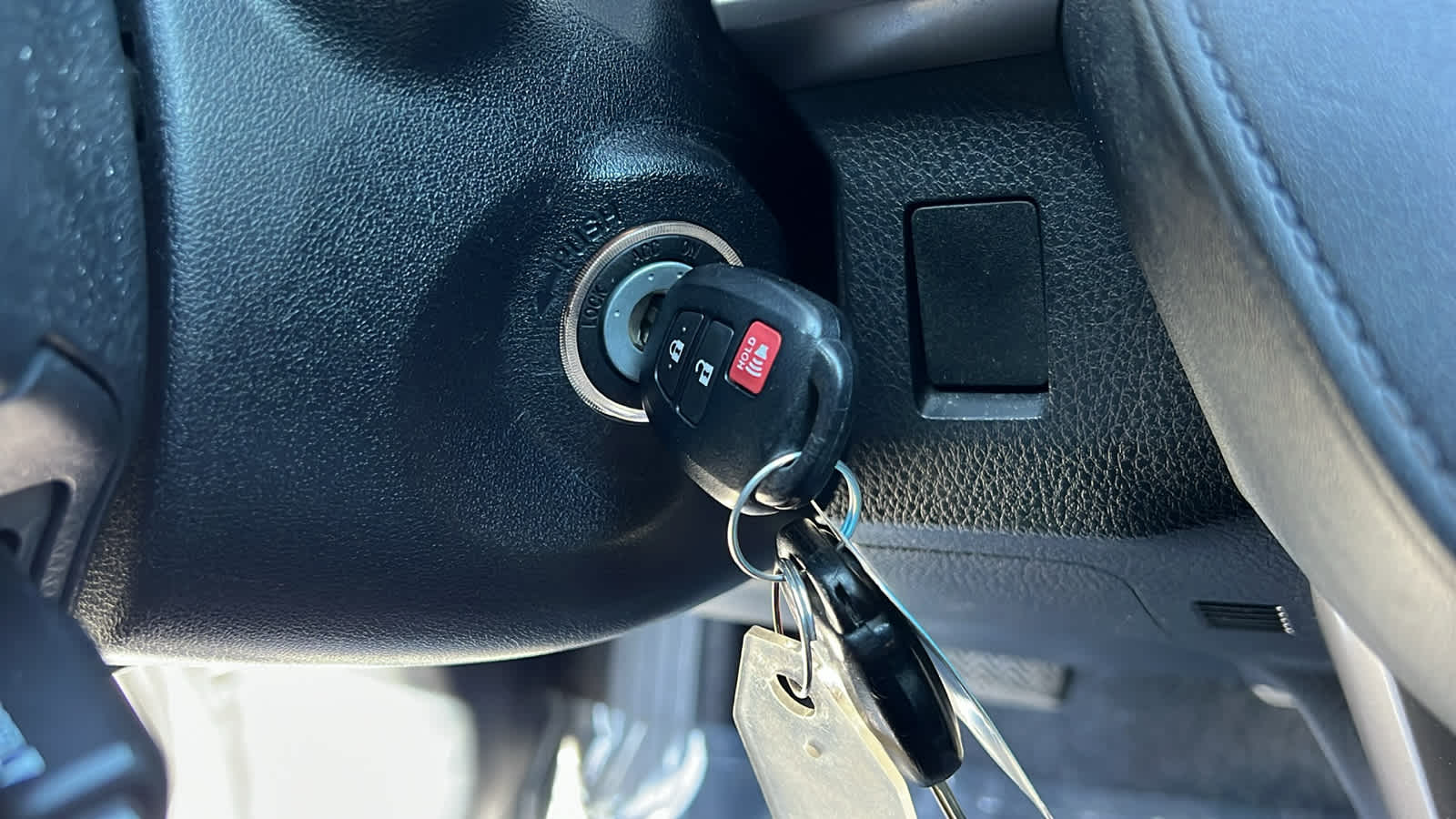 Thumbnail: 2018 Toyota RAV4 - 17