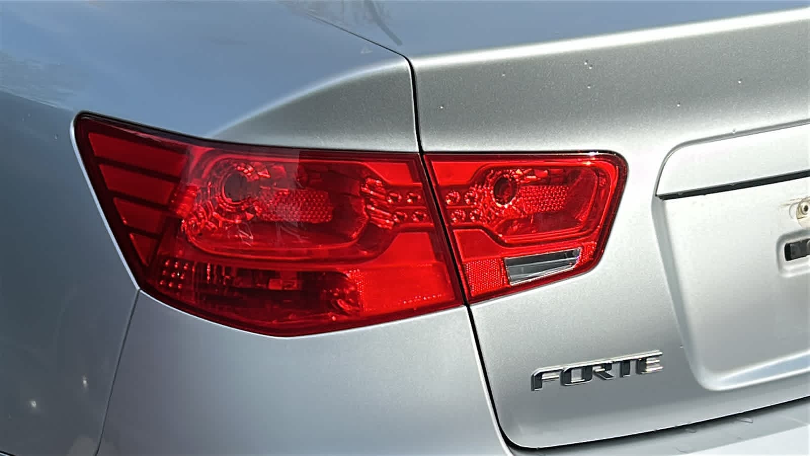 Thumbnail: 2011 Kia Forte - 10