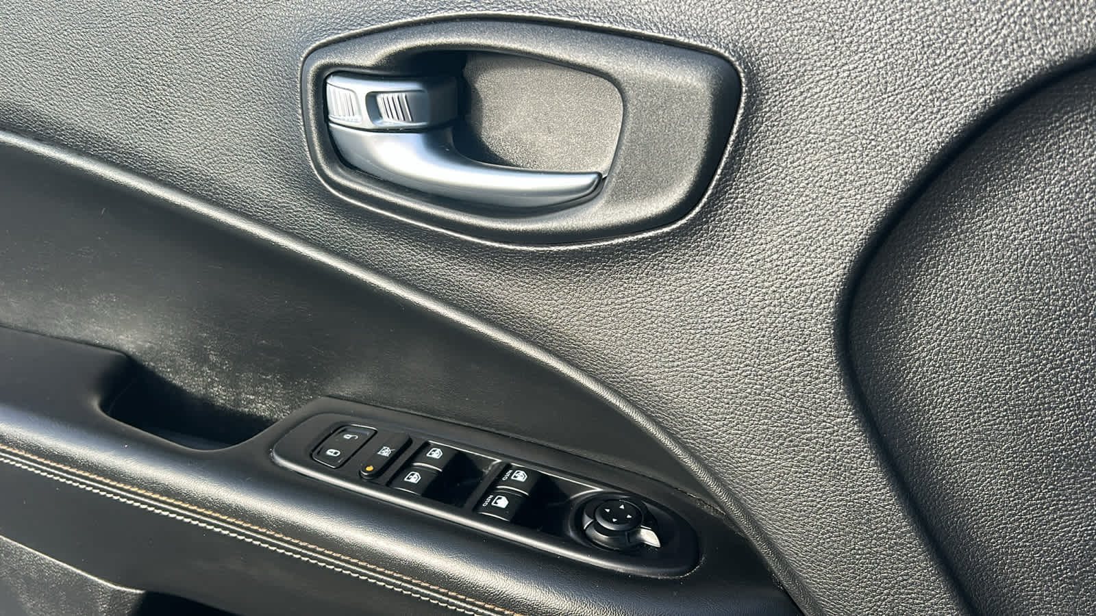 Thumbnail: 2019 Jeep Compass - 22