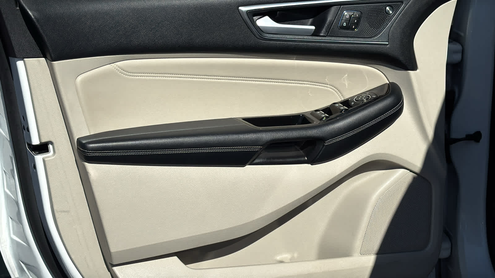 Thumbnail: 2020 Ford Edge - 23