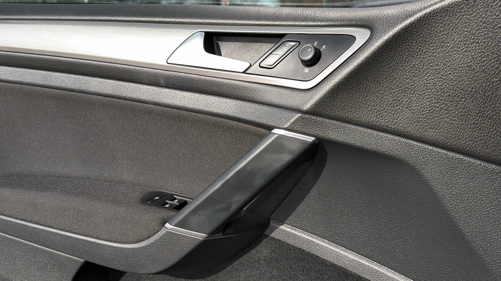 Thumbnail: 2016 Volkswagen Golf - 22