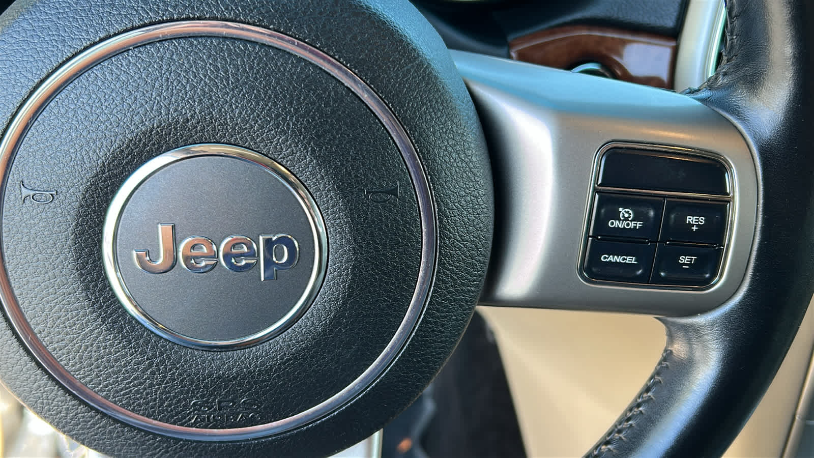 Thumbnail: 2011 Jeep Grand Cherokee - 20