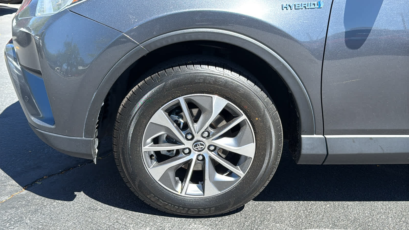 Thumbnail: 2017 Toyota RAV4 - 9