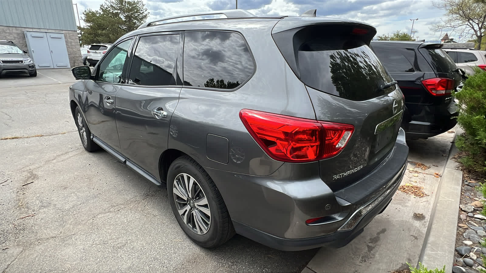 Thumbnail: 2020 Nissan Pathfinder - 14
