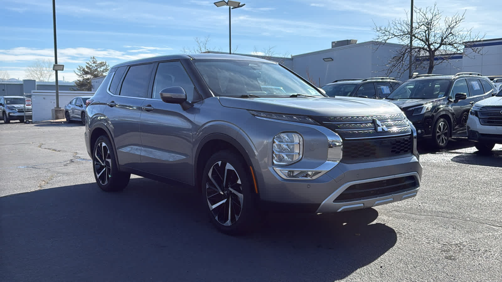 Thumbnail: 2024 Mitsubishi Outlander - 3