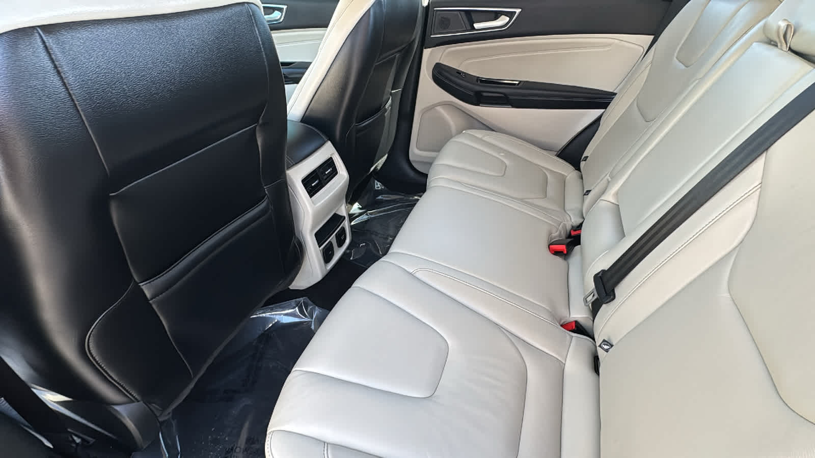 Thumbnail: 2020 Ford Edge - 24