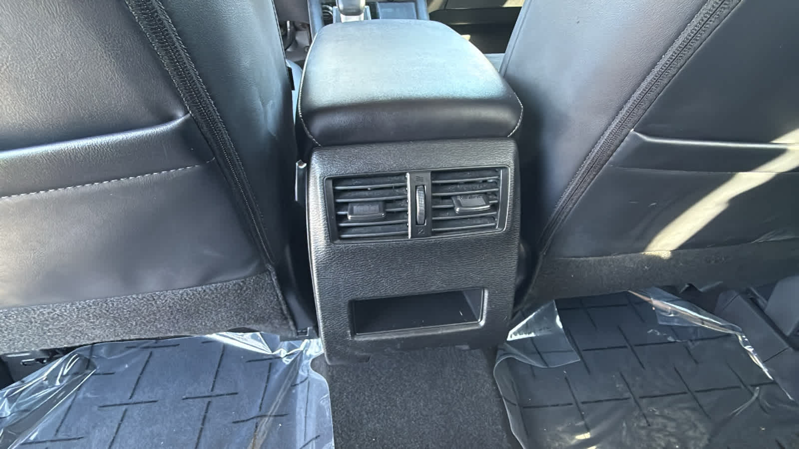 Thumbnail: 2024 Mitsubishi Outlander - 25