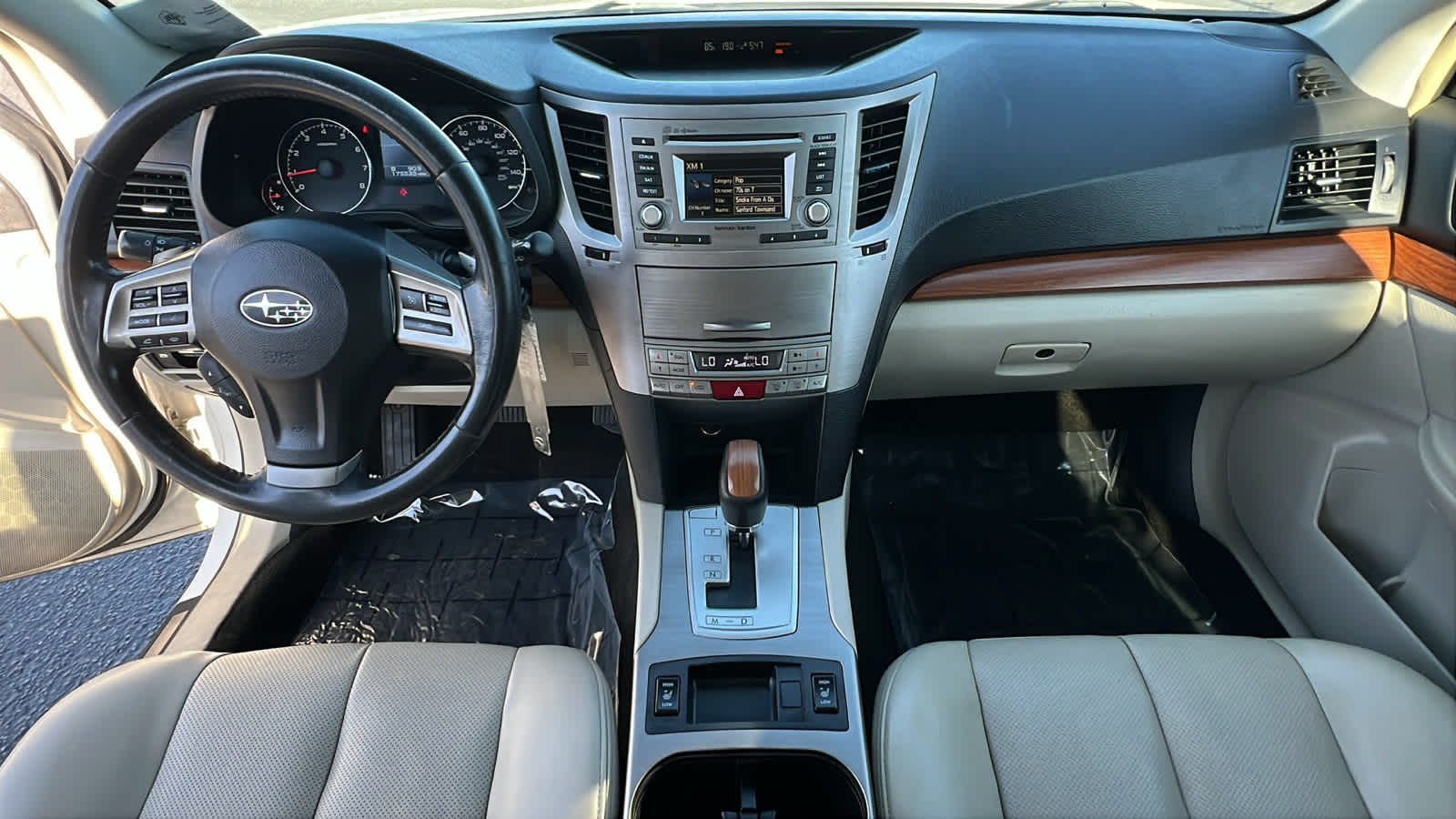 2014 Subaru Outback 2.5i Limited 26