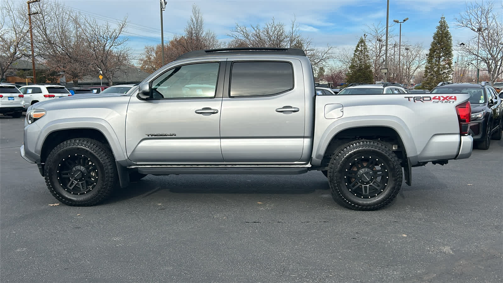 Thumbnail: 2018 Toyota Tacoma - 8
