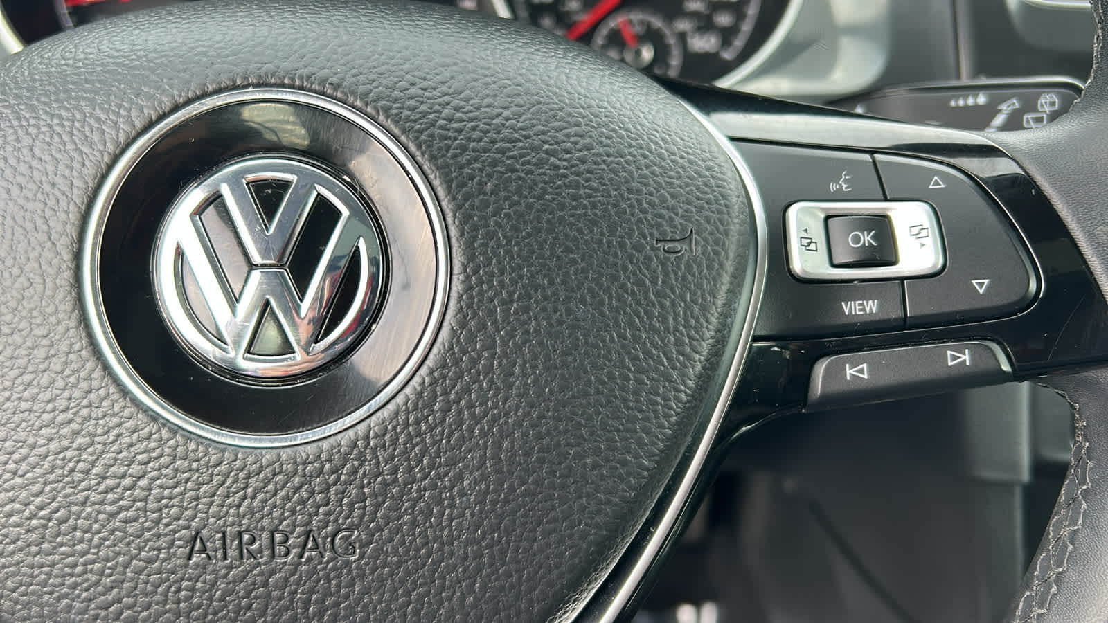 Thumbnail: 2020 Volkswagen Golf - 20