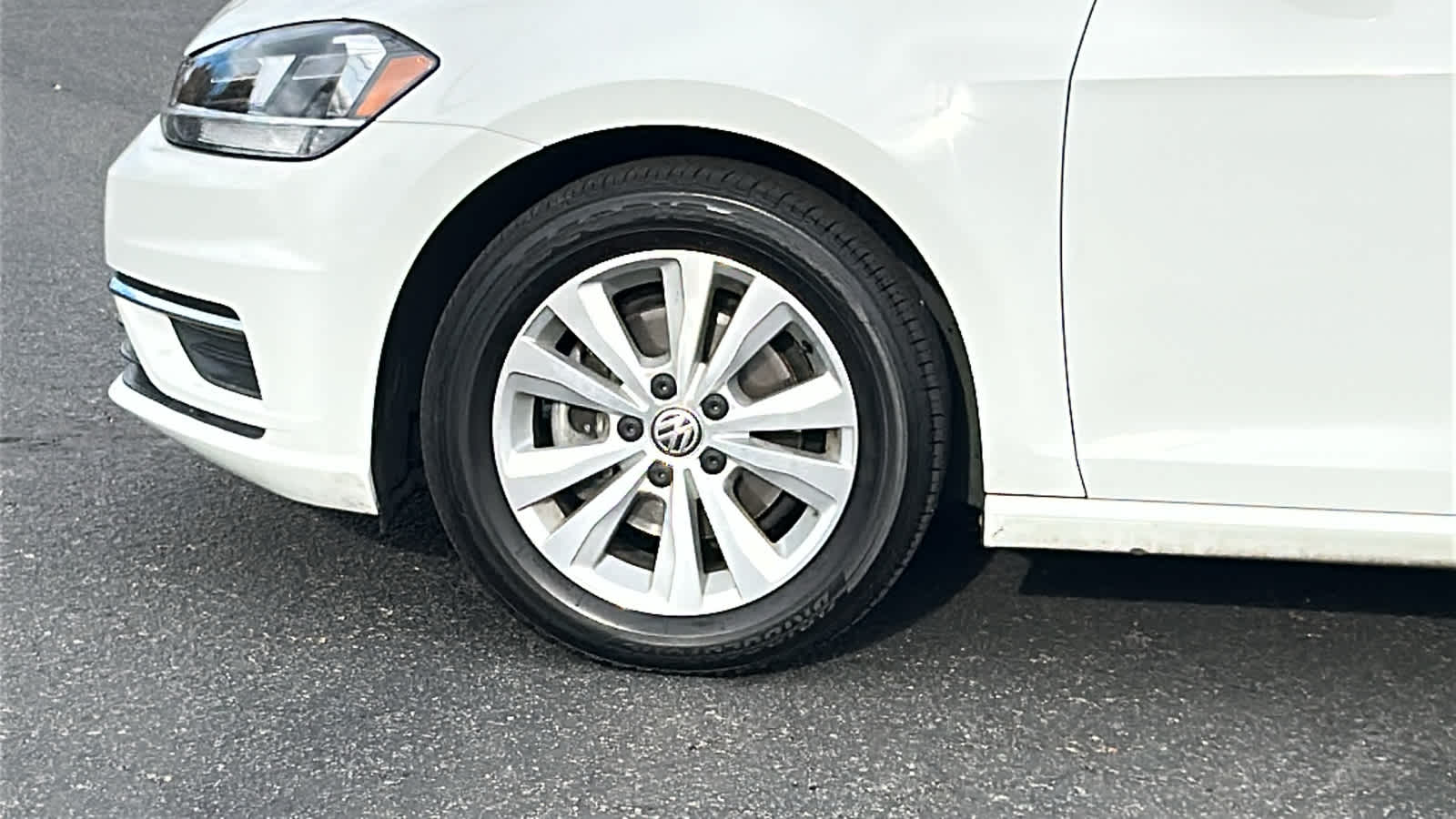 Thumbnail: 2020 Volkswagen Golf - 9