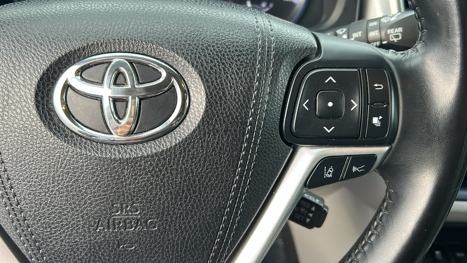 Thumbnail: 2018 Toyota Highlander - 20