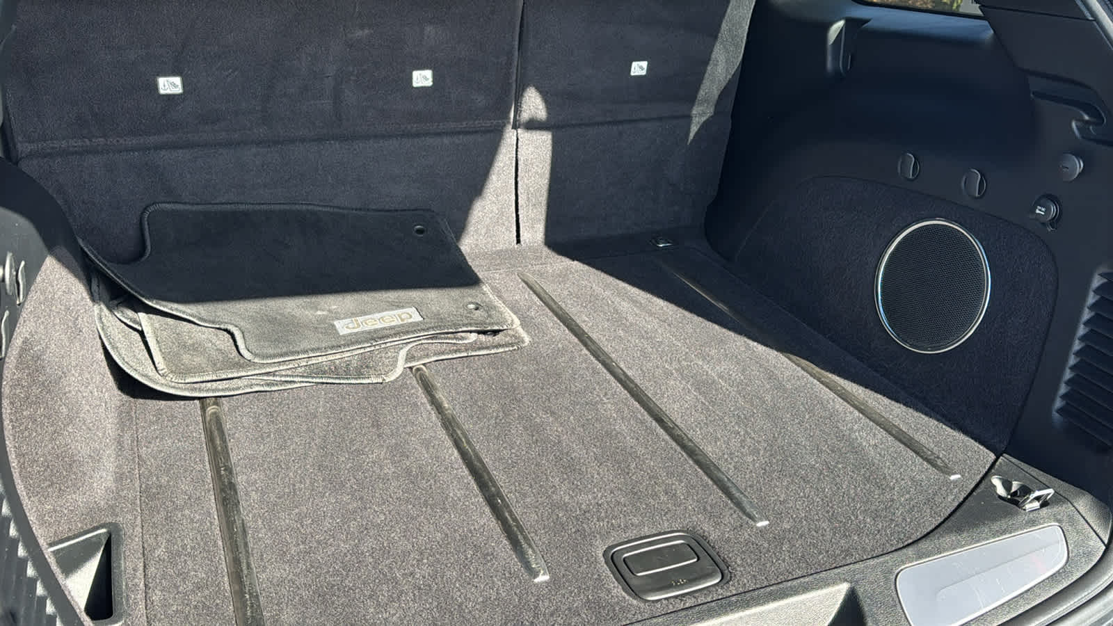 Thumbnail: 2014 Jeep Grand Cherokee - 27