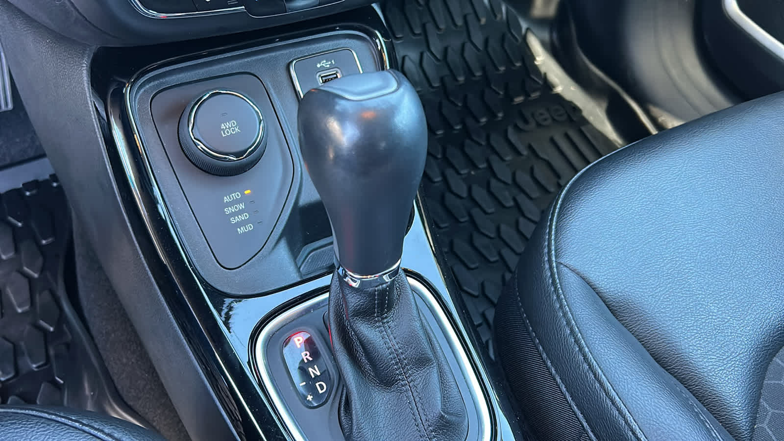 Thumbnail: 2020 Jeep Compass - 13