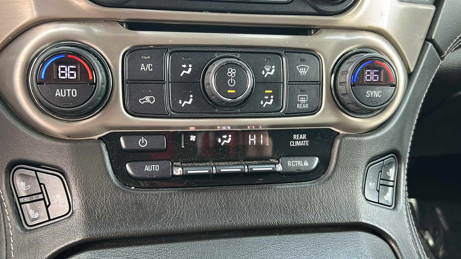 Thumbnail: 2018 GMC Yukon - 14