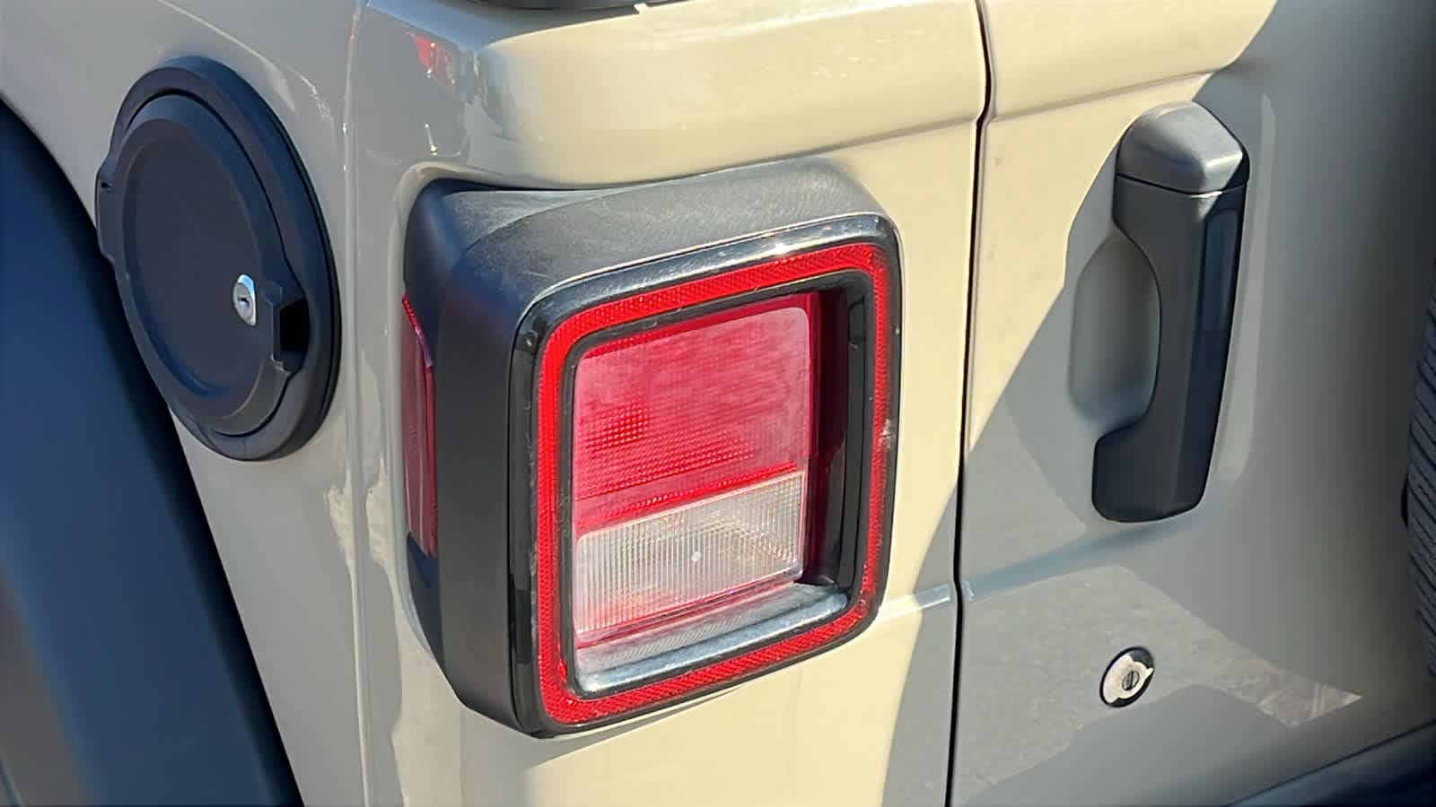 Thumbnail: 2022 Jeep Wrangler - 9